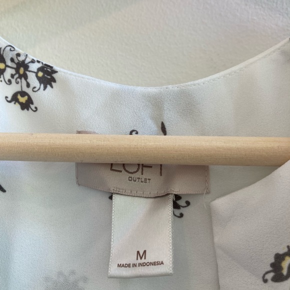 Loft chiffon baby doll top. Gray white yellow wildflower print. No flaws. Medium - Picture 7 of 10